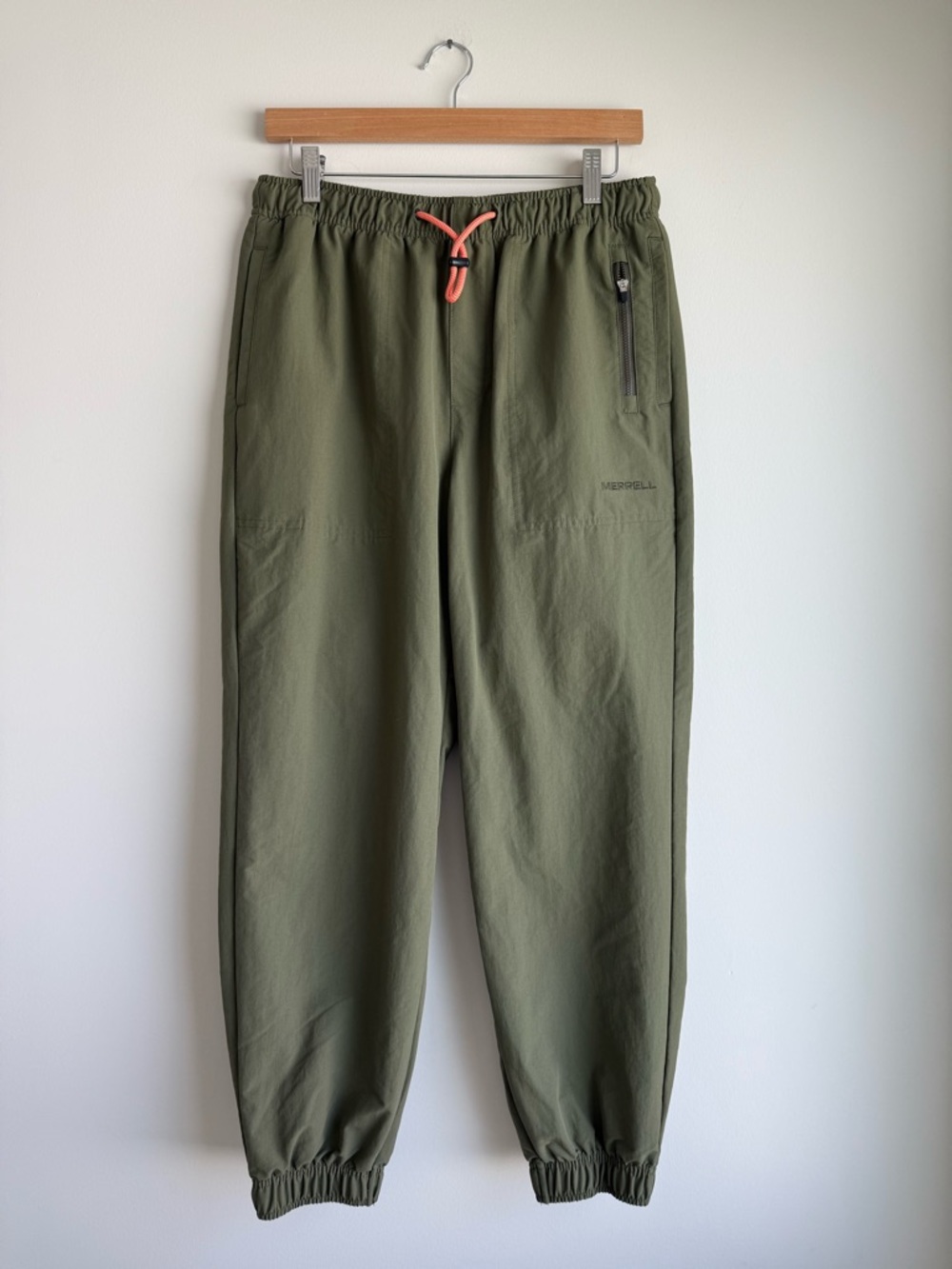 Merrell Olive Green Jogger Pants Men’s Medium Hiking Outdoor Stretch Zip Pocket